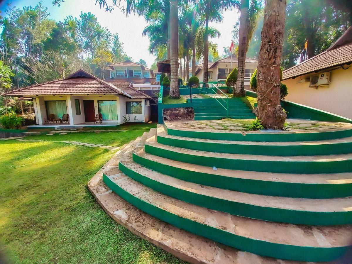 The Wave Lakeview Resort & Spa Wayanad Exteriör bild